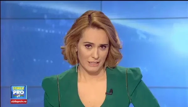 Dezbracat, in curtea unui colegiu de fete. Explicatia barbatului aflat in transa