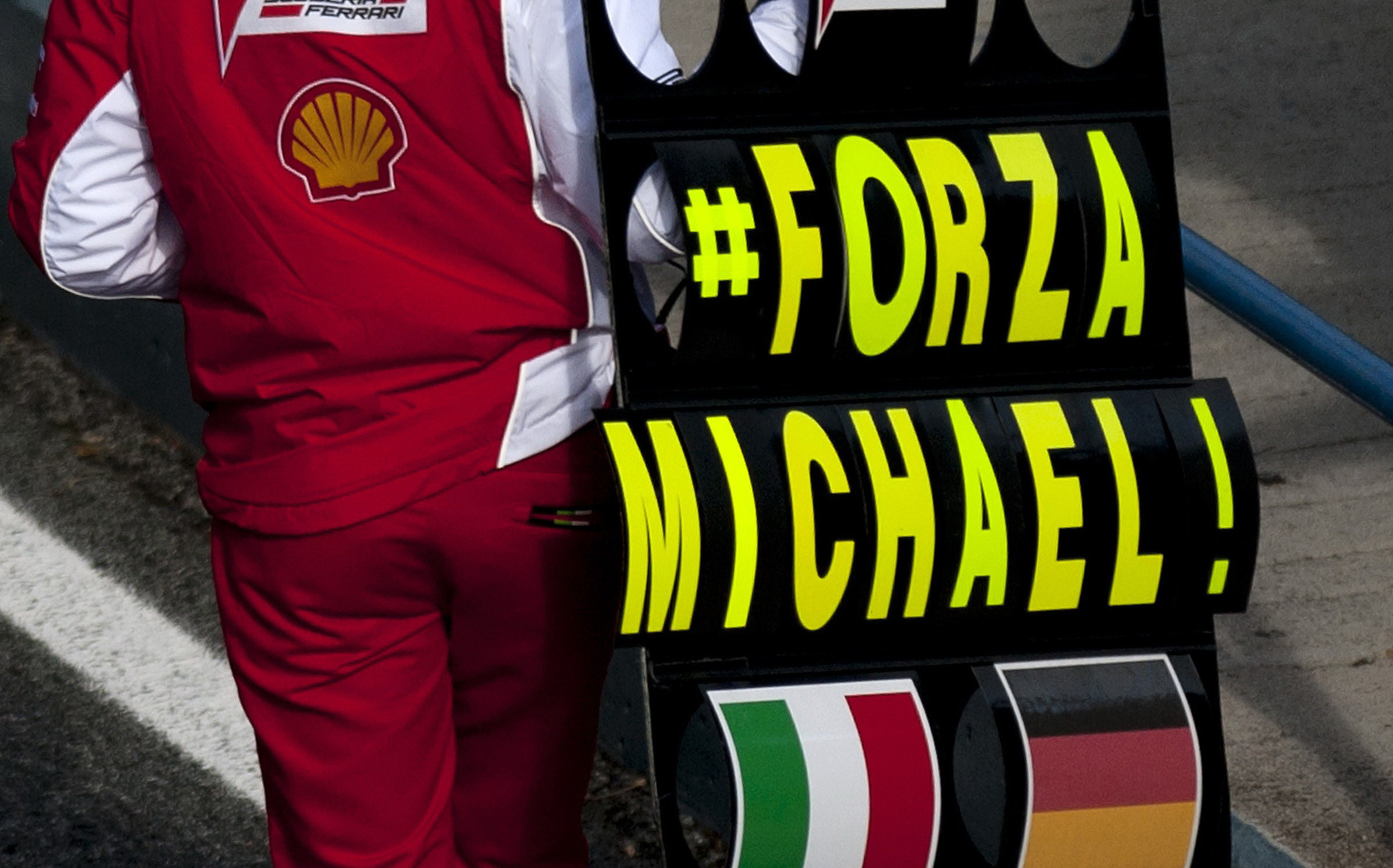 Michael Schumacher, ajutat de familie sa iasa din coma. Sotia si copiii ii vorbesc in continuu pe patul de spital