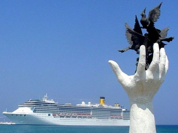 700 de romani se vor imbarca pe cel mai mare vas din lume, intr-o croaziera pe Mediterana. Cat costa un sejur