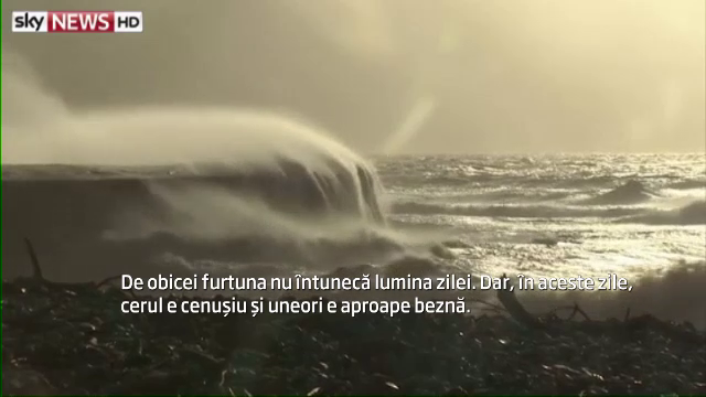 Valuri de 14 metri inaltime in sudul Angliei. Apele involburate au scos la iveala fosile de dinozaur din Jurasic