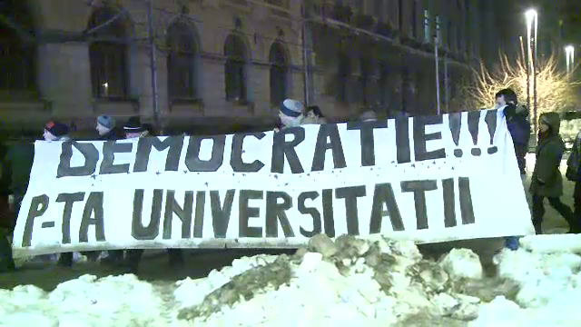 Protestele, reluate in Capitala. 200 de oameni au manifestat contra explorarii gazelor de sist si a proiectului Rosia Montana