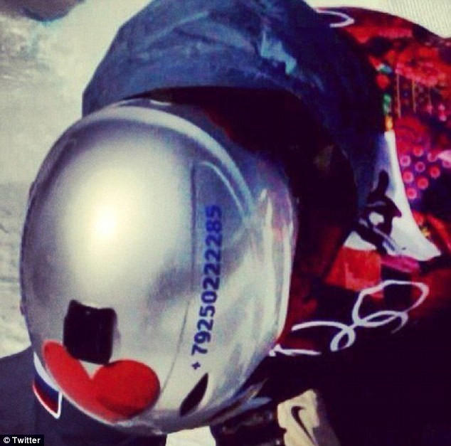 Un rus a concurat la Jocurile Olimpice de la Soci cu numarul de telefon pe casca. "Am primit 2000 de mesaje"