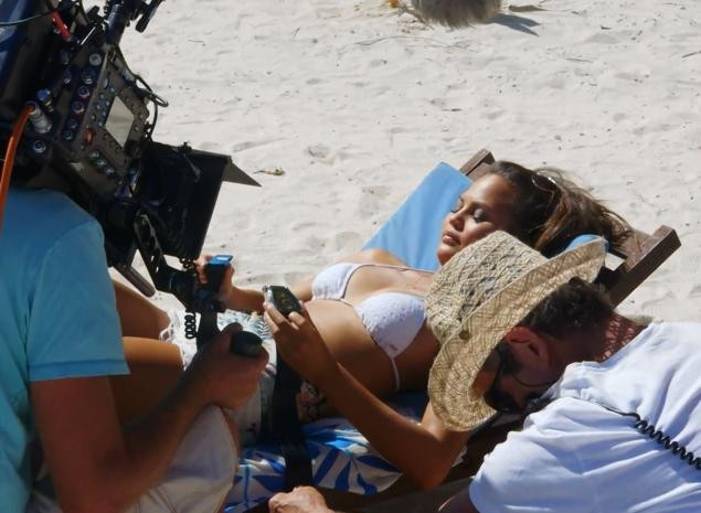 O companie aeriana e acuzata ca isi promoveaza imaginea intr-un mod “prea sexy”, folosind modele in bikini