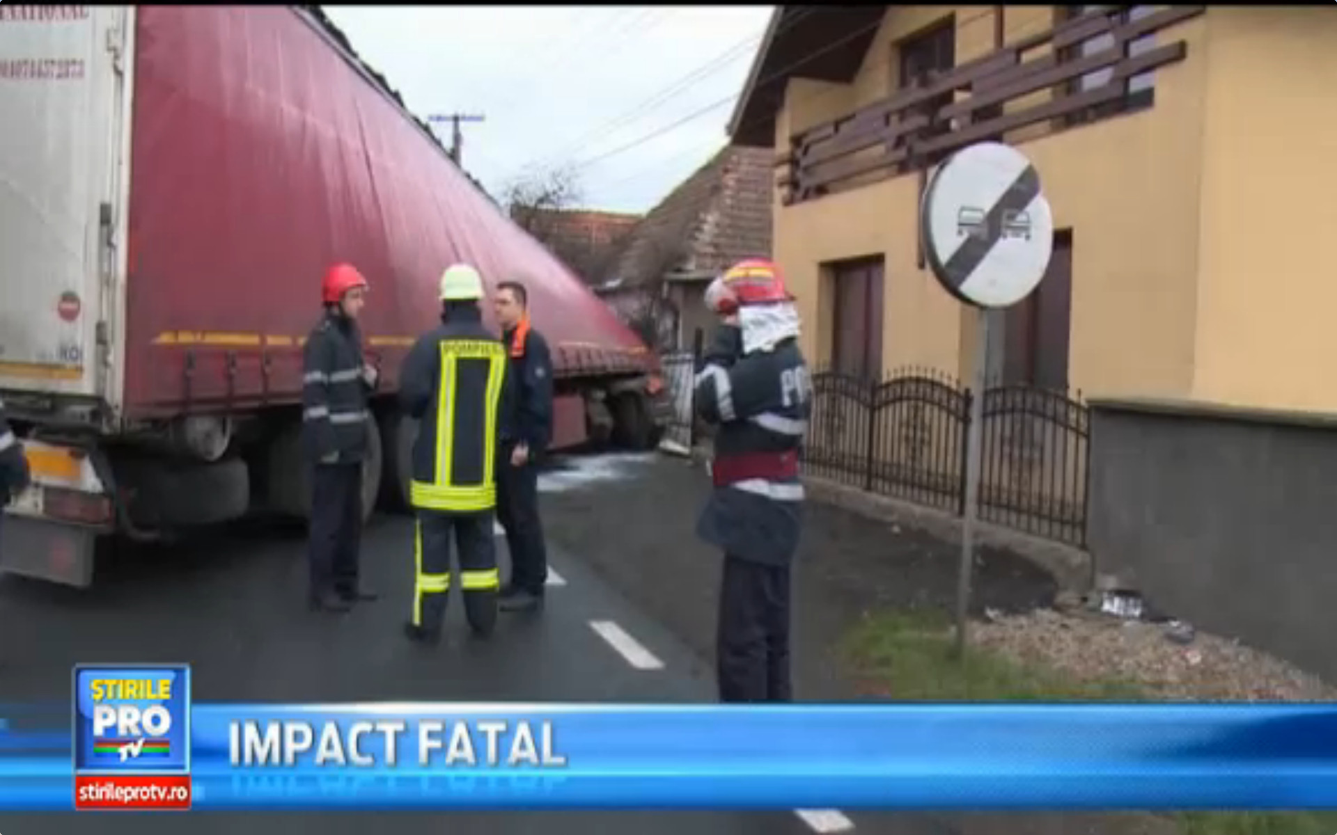 Doi soferi au murit dupa ce TIR-urile pe care le conduceau s-au ciocnit frontal. Unul dintre ei a incercat sa evite o caruta