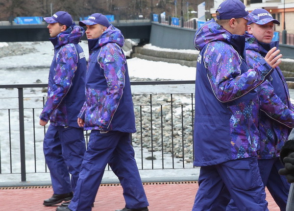 Soci, pazit de un "cerc de otel", format din agenti deghizati in mov. Cea mai mare forta de securitate din istoria jocurilor