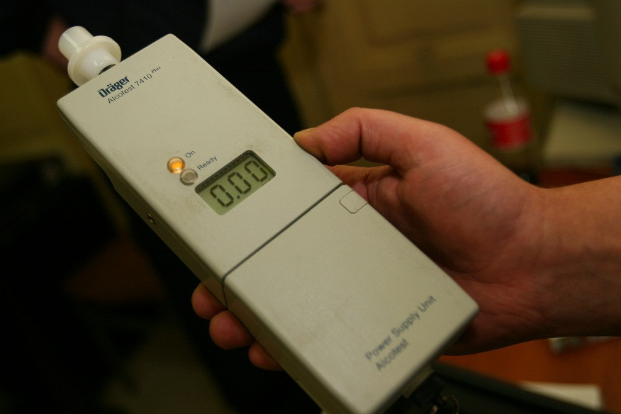 Consumul de alcool la volan ar putea fi INTERZIS cu desavarsire. Comisiile Senatului decid marti