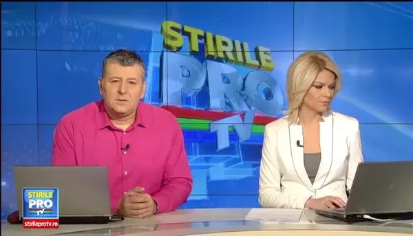 Primele imagini de la accidentul teribil din Vaslui. Patru persoane au murit intr-un Logan strivit de tren