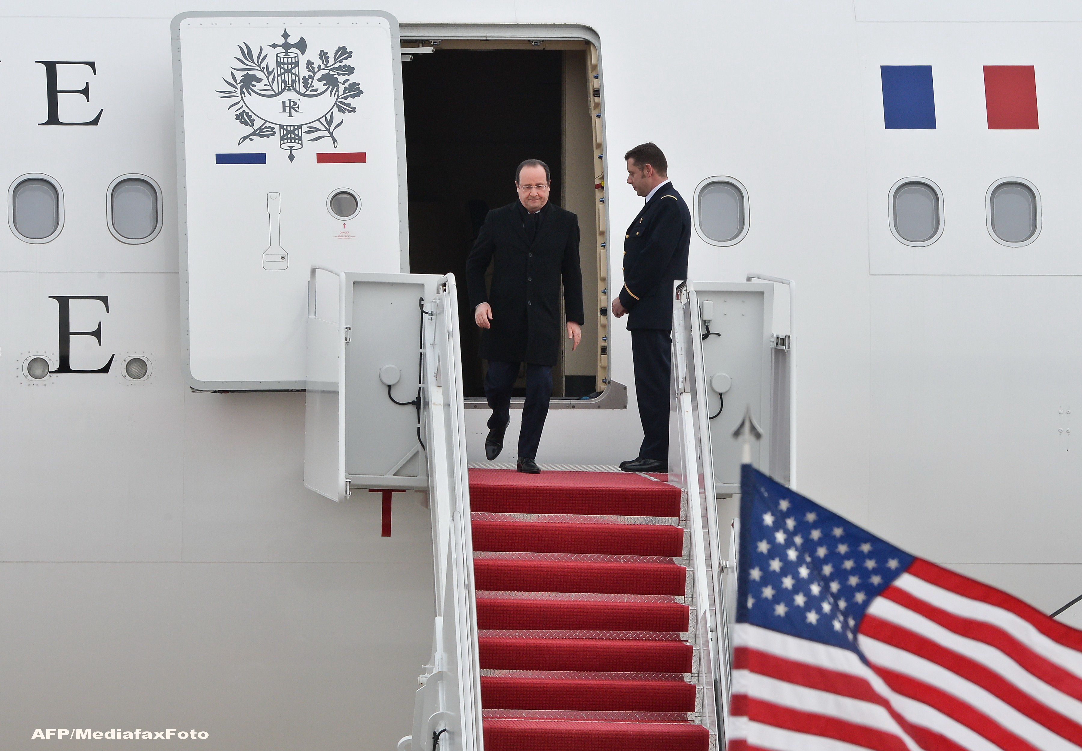 StirilePROTV au transmis LIVE ceremonia de primire a lui Francois Hollande de catre Barack Obama, la Casa Alba