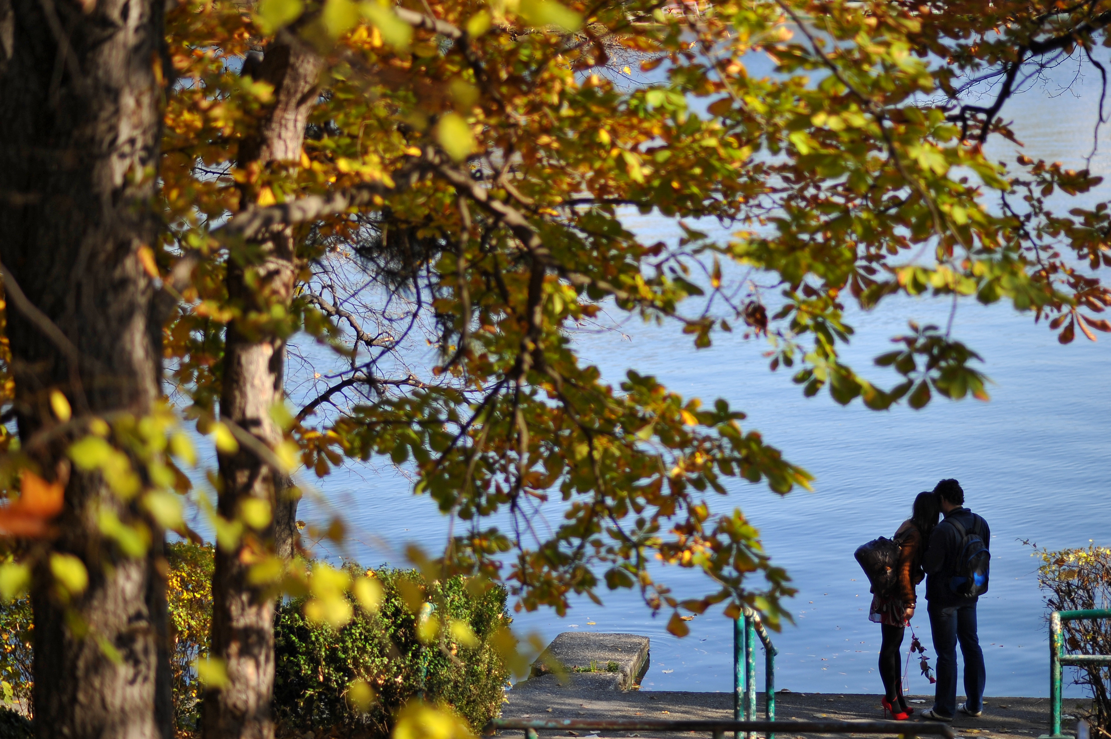 Vremea frumoasa continua si duminica, cu temperaturi de 33 de grade. Prognoza meteo pana miercuri