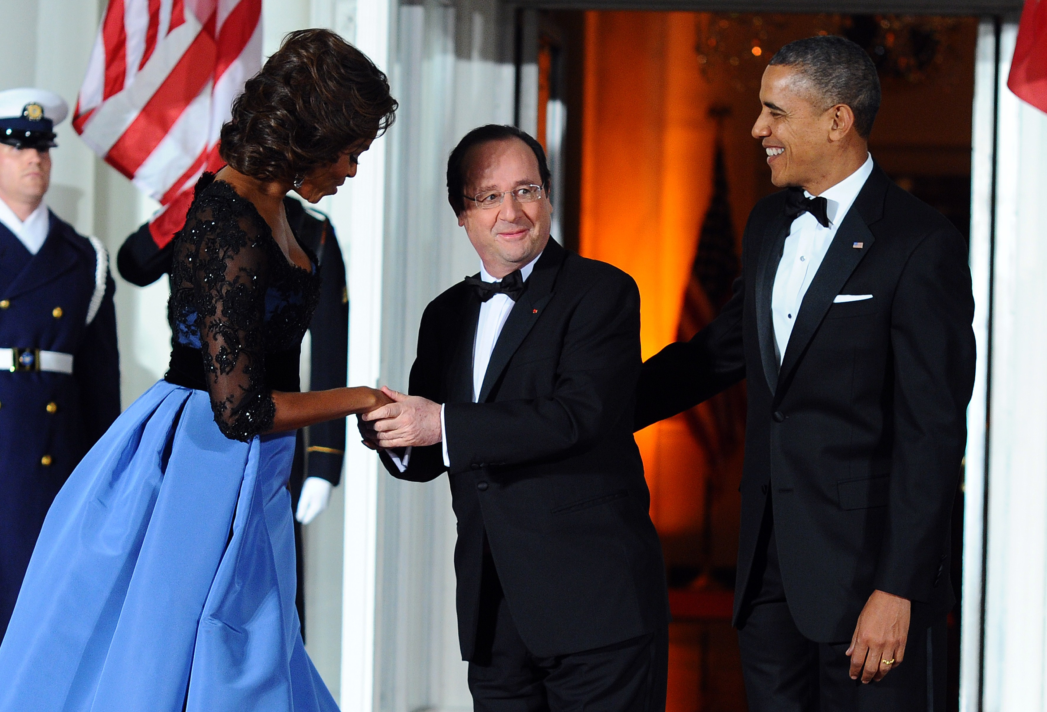 Situatie stanjenitoare, evitata la Casa Alba. Unde a fost asezat Francois Hollande, la dineul oficial