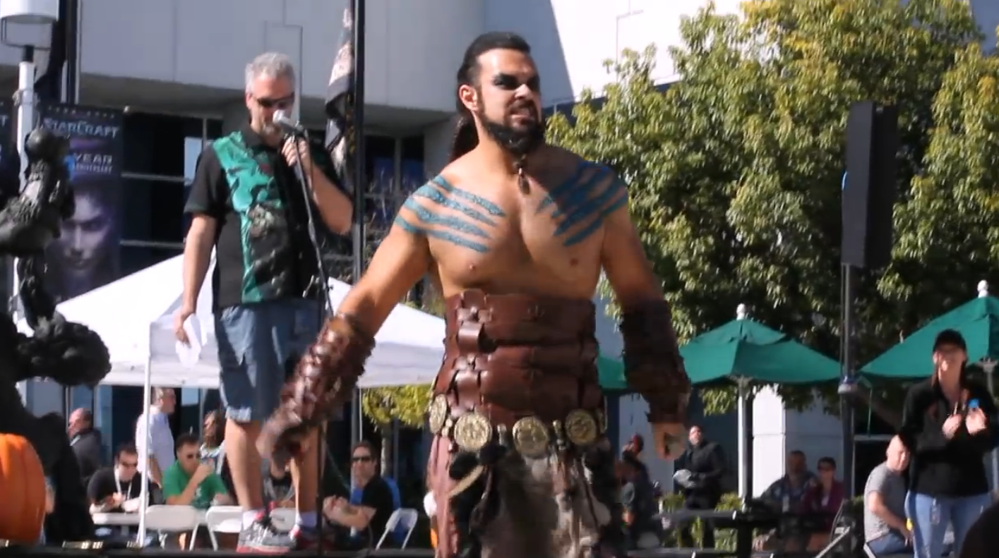 Un fan in varsta de 29 de ani al serialului "Game of Thrones" s-a "transformat" in Khal Drogo. VIDEO