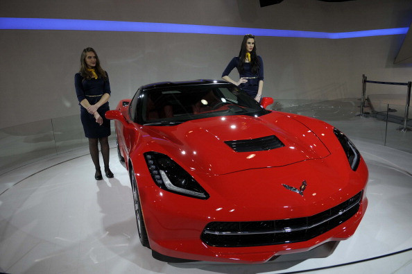 O groapa aparuta din senin sub un muzeu a inghitit 8 masini Corvette, in SUA. VIDEO