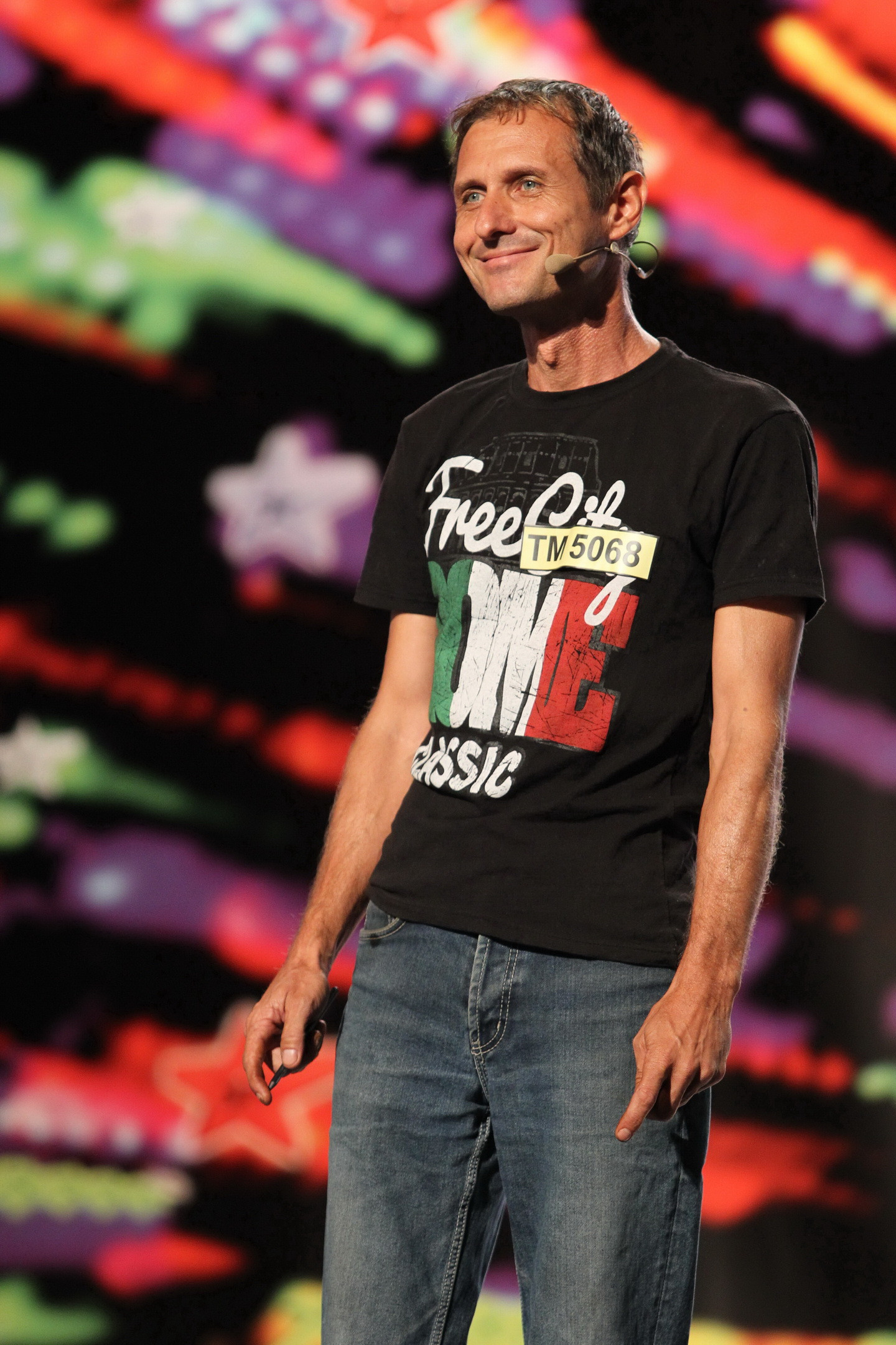 Romanii au talent, sezonul 4, vineri, 14 februarie. Omul care reuseste sa picteze cu orice parte a corpului