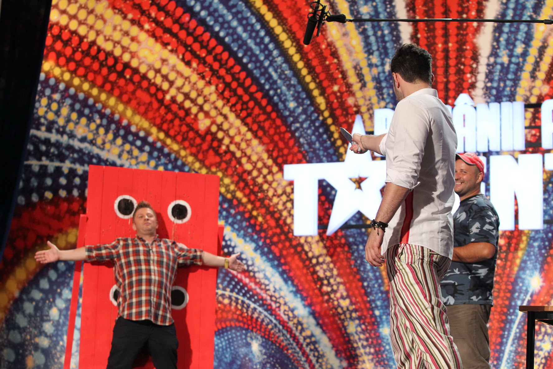 Romanii au talent, sezonul 4, vineri, 14 februarie. Pavel Bartos isi descopera talentul ascuns in prima editie de la ProTV