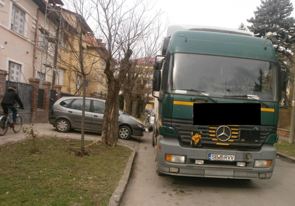 500 de lei amenda pentru un sofer care isi alimenta cisterna cu apa de pe domeniul public