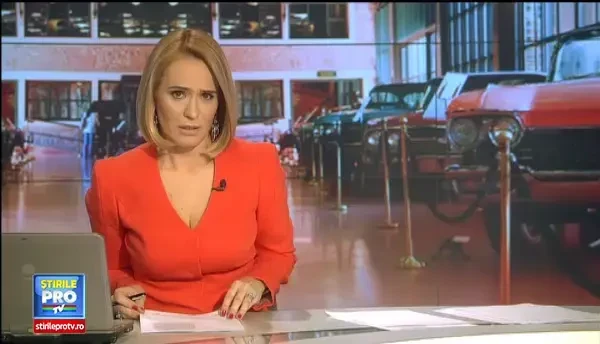 Opt masini Corvette au fost inghitite de pamant