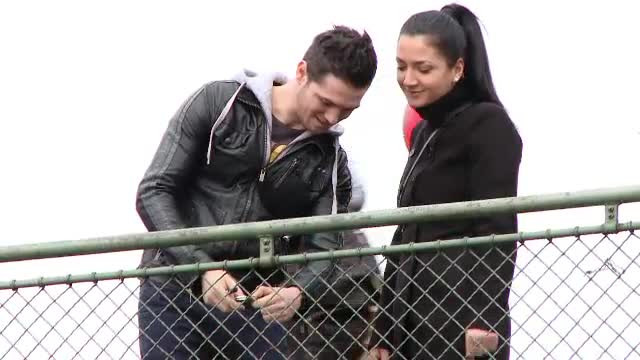 De la lacatul de pe pod pana in jacuzzi la munte. De Ziua Indragostitilor, Romania a importat toate traditiile posibile