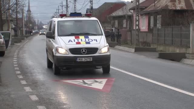 Sute de kilograme de cartofi si zeci de kilograme de carne destinate unei petreceri PDL de 1 Mai, confiscate de politie
