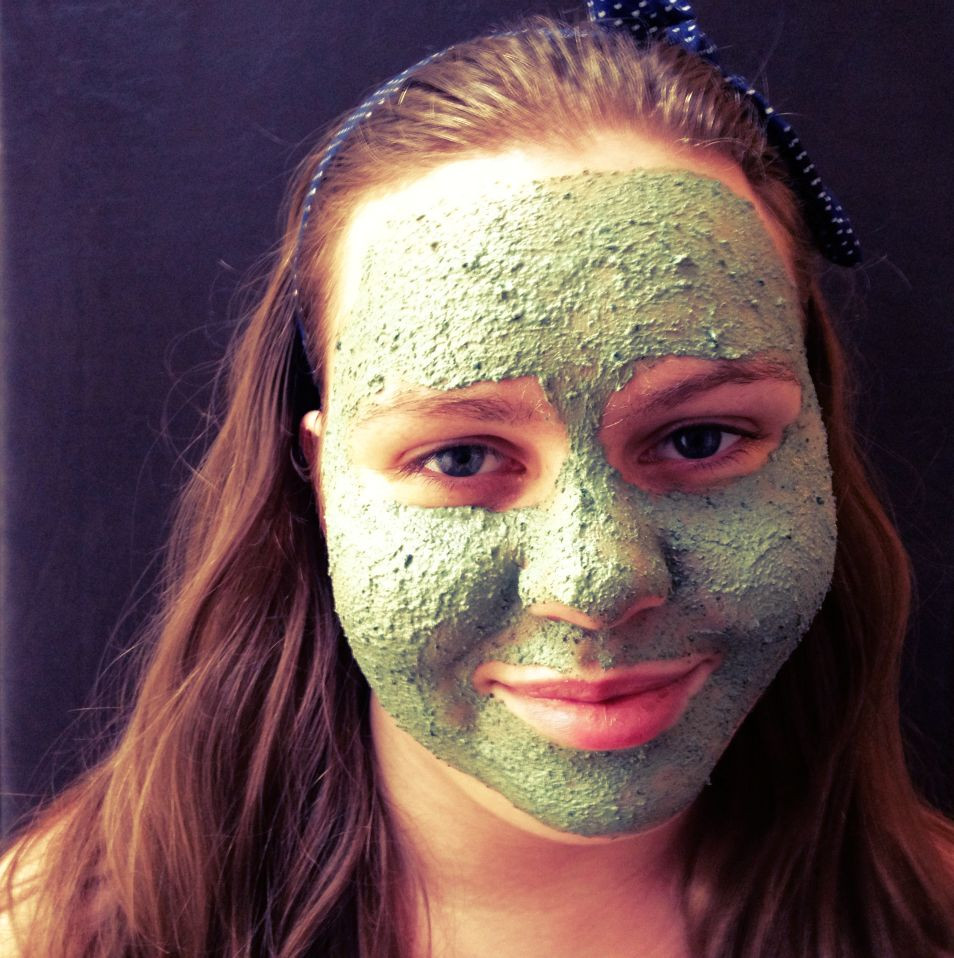 Scapa de acnee cu ajutorul plantelor. Ce efect are salata asupra chipului tau