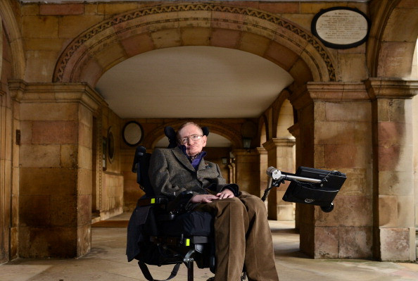 Stephen Hawking: "Ce se intampla in Siria este o oroare iar lumea priveste de la distanta"