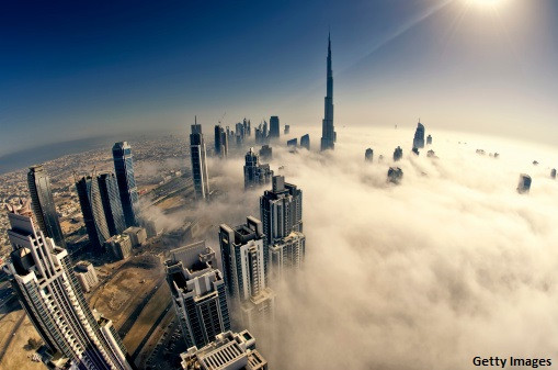 Fenomenul care are loc doar de doua ori pe an. Orasul Dubai, in imagini incredibile
