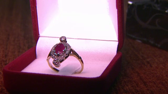 Bijuterii romanesti de epoca, scoase la licitatie in Capitala. Cum arata cadoul perfect pentru 8 martie