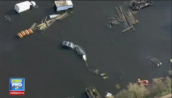 CLIPUL ZILEI: Inundatiile din Marea Britanie, filmate din ELICOPTER