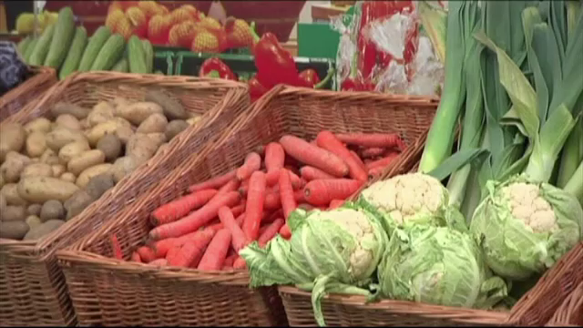 Peste 80 de kilograme de legume si fructe, confiscate de la o femeie de 24 de ani din Cluj