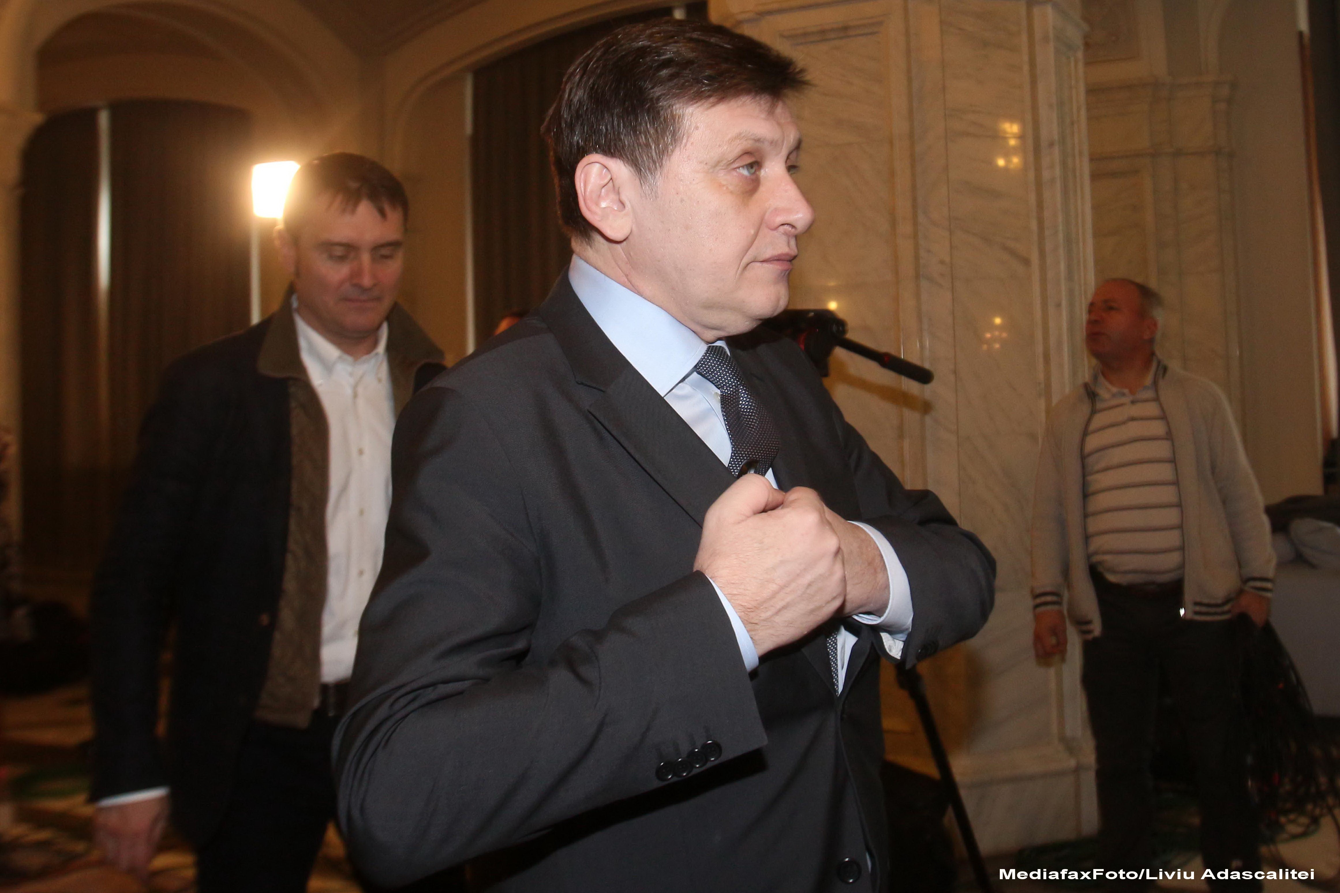 Antonescu contraataca, dupa ce liberalul Iliesiu i-a cerut demisia: "Am propus excluderea sa. Nu orice natarau poate vorbi"