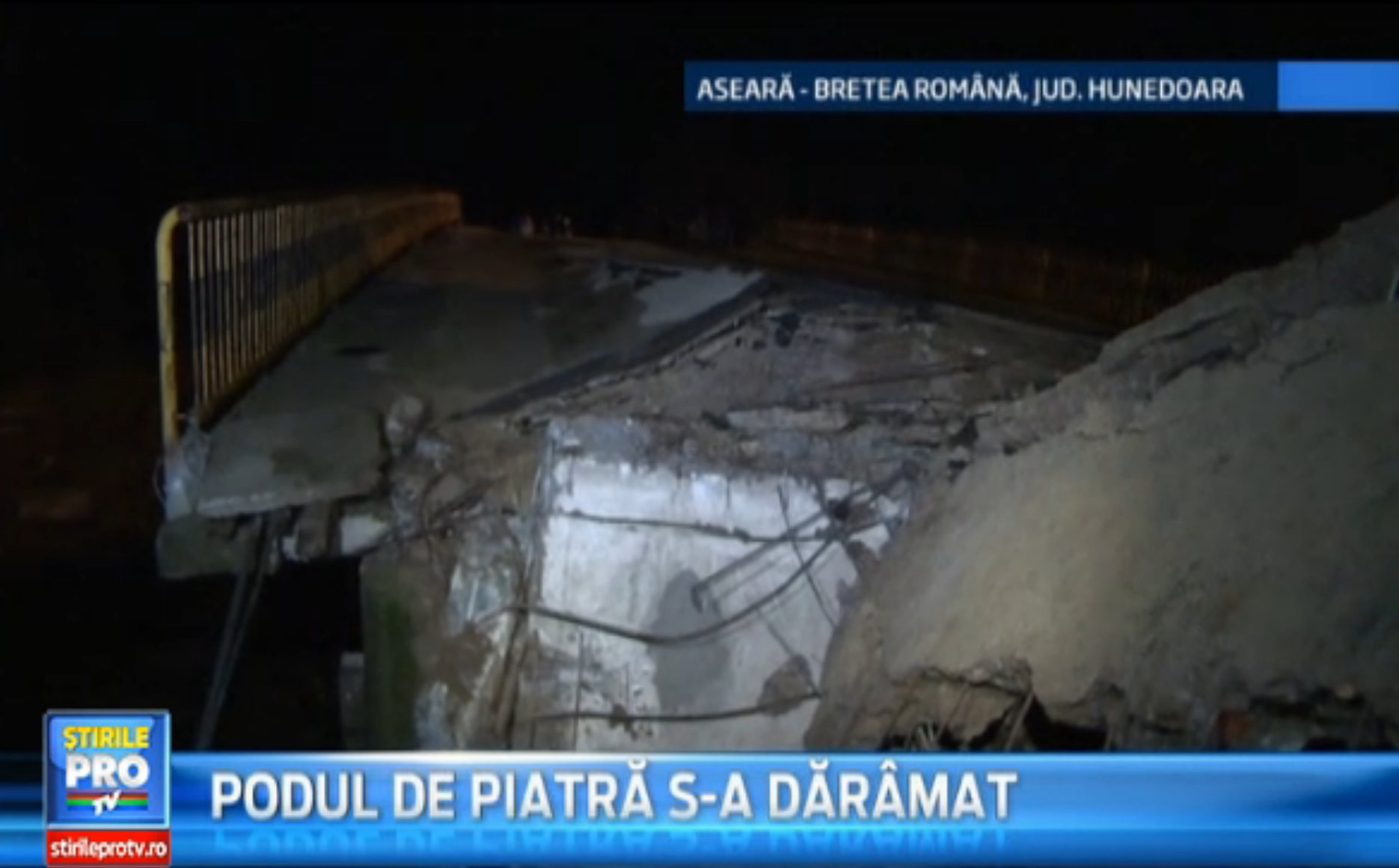 Un sofer din Hunedoara a simtit cum pamantul ii fuge de sub masina, in timp ce traversa un pod . Ce s-a intamplat. VIDEO