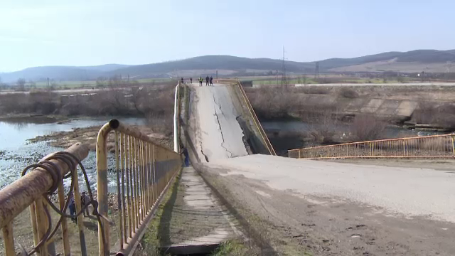 De ce a cedat pasajul peste raul Strei, in Hunedoara. Au sosit rezultatele expertizei tehnice