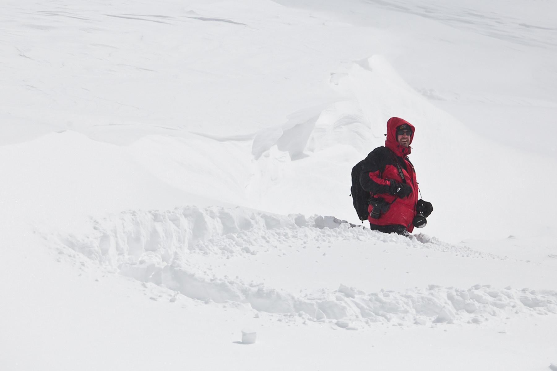 Concurs foto Hotelul de gheata. Amfitrionul evenimentului va fi fotograful american Scott Eastman