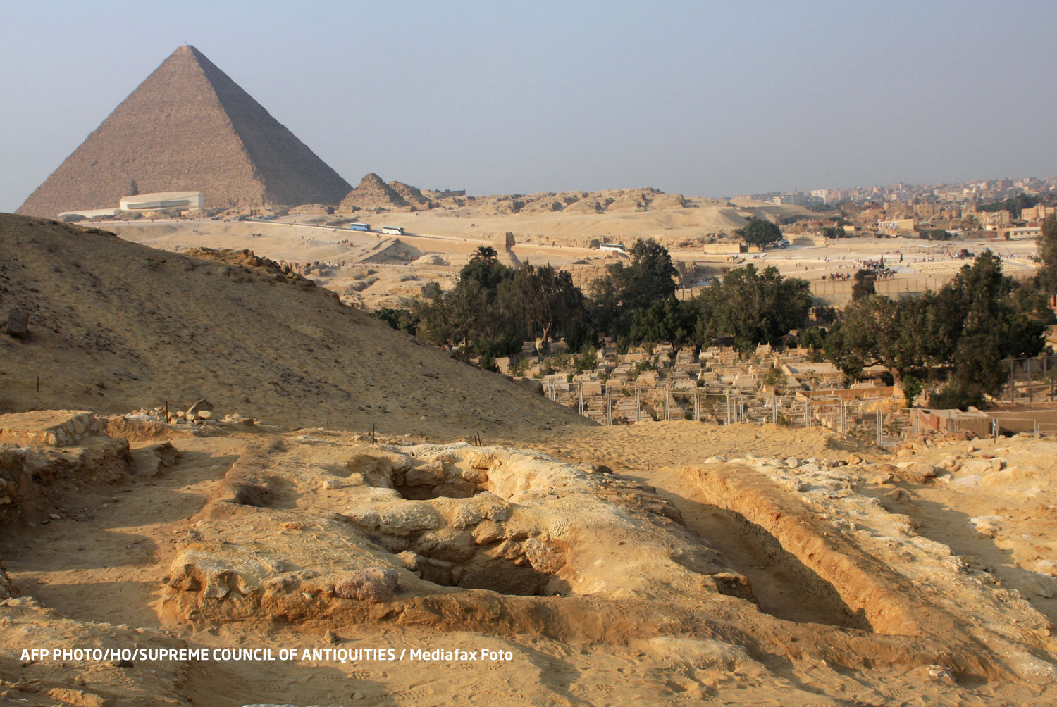 Blestemul faraonilor: vor ajunge la inchisoare pentru ca au incercat sa descopere secretul Marii Piramide