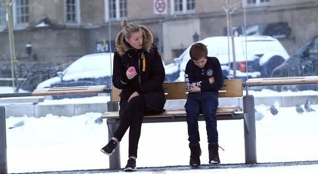 Experiment: Cum reactioneaza norvegienii cand vad pe strada un copil imbracat subtire, care tremura de frig