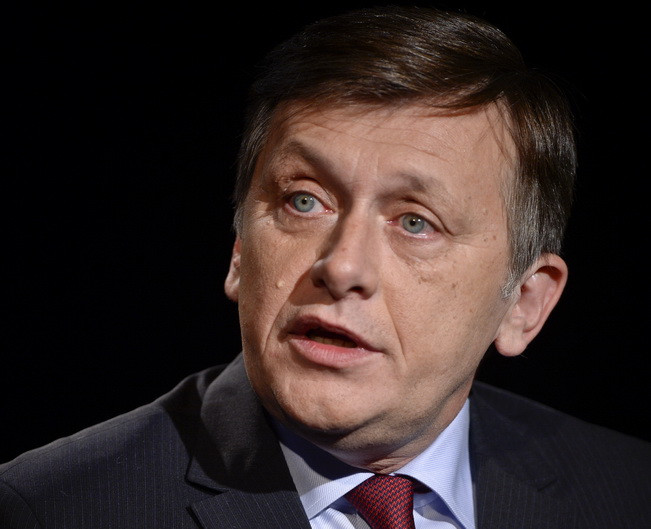 Antonescu: Nu este raiul pe pământ, dar în România se trăiește mai bine ca înainte. Georgescu, un drog ieftin și distrugător