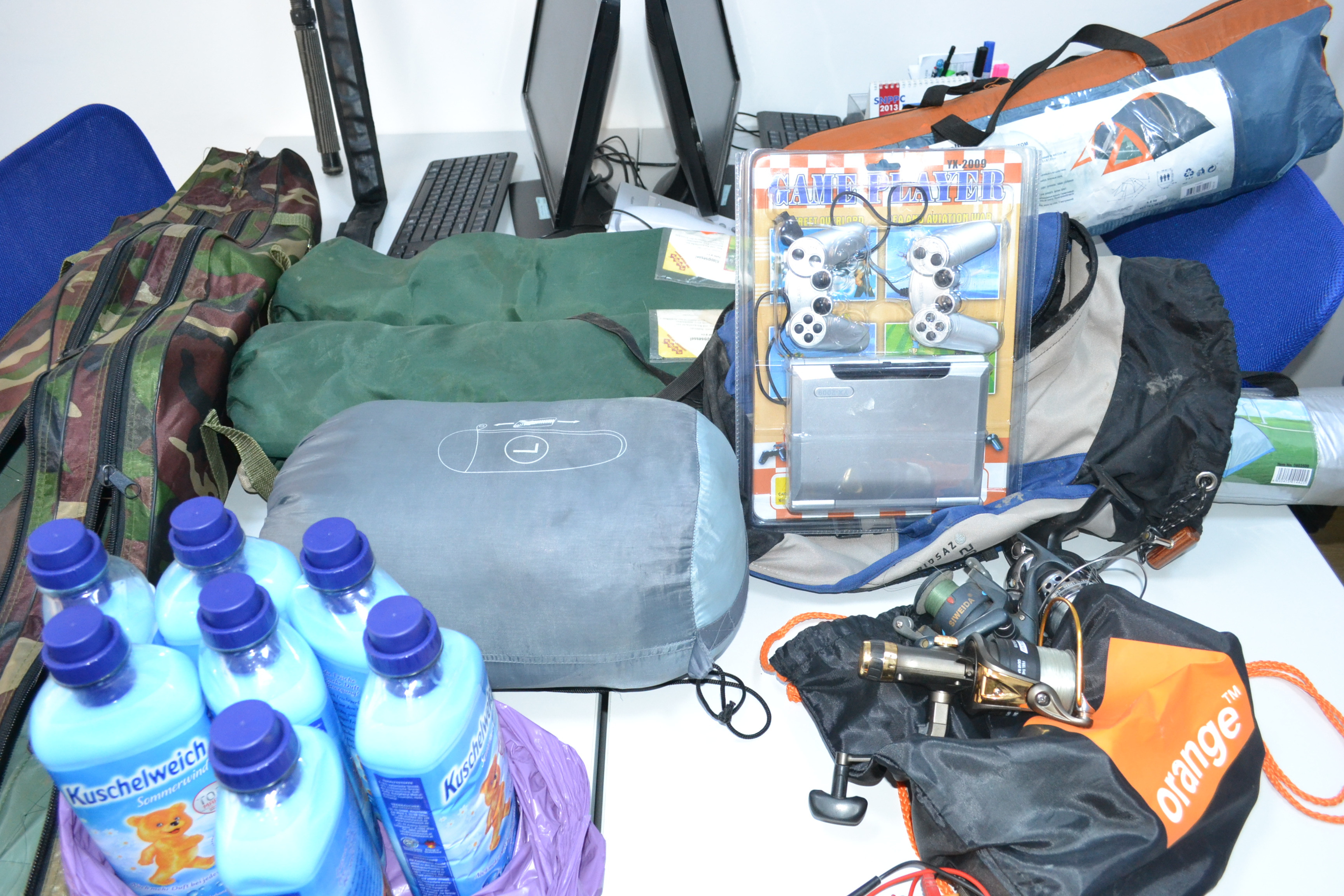 Doi hoti care furau tot ce gaseau in garajele si boxele unor blocuri din Arad, prinsi in flagrant de politisti