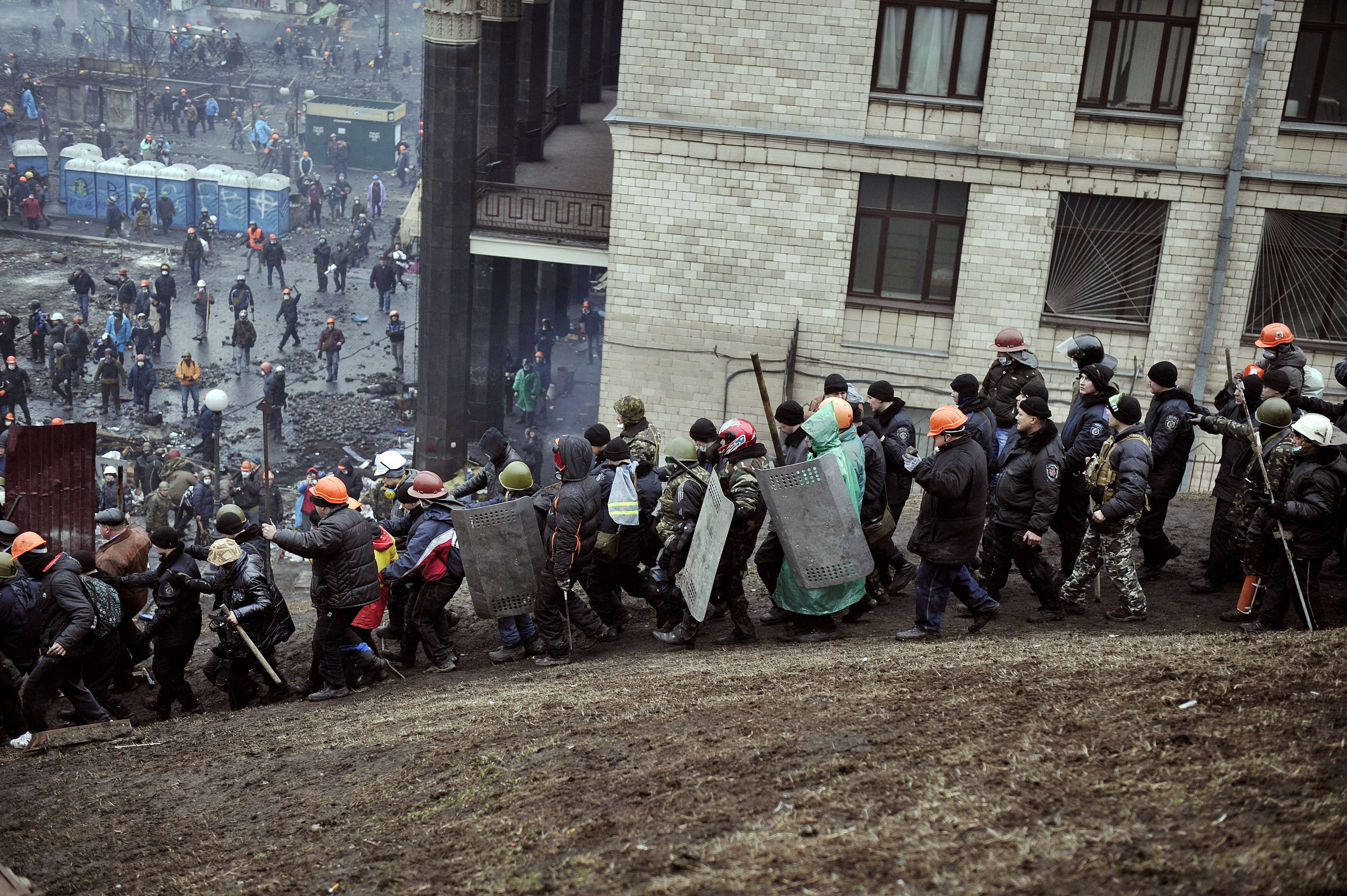 Imagini din timpul protestelor din Kiev, din 20 februarie 2014 - 10