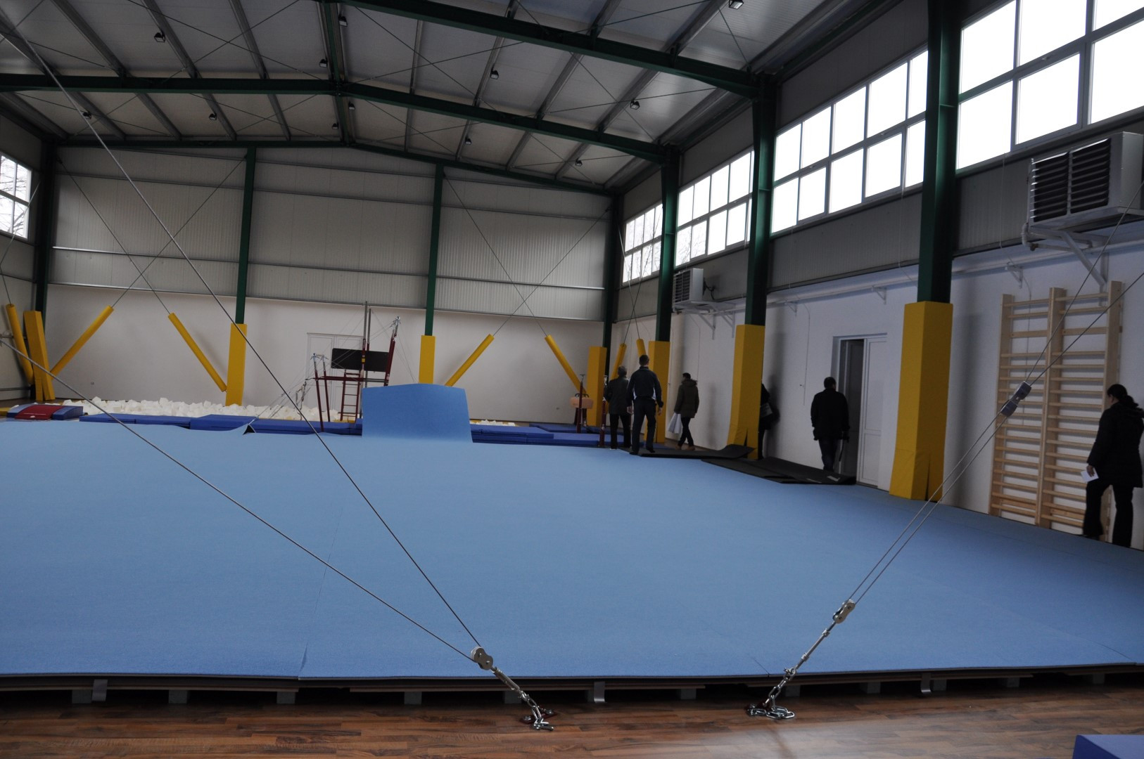 O sala de gimnastica dotata cu echipamente de nivel olimpic a fost inaugurata in Arad. FOTO