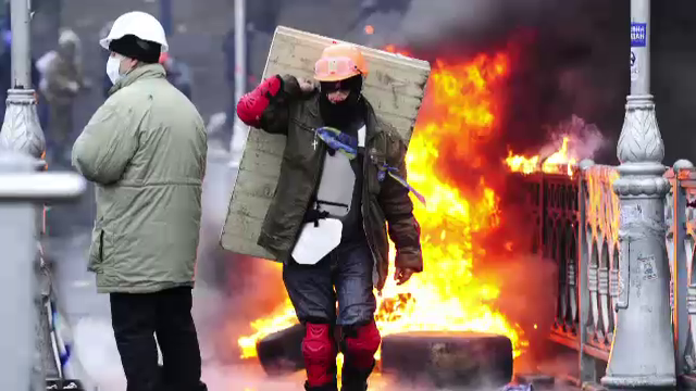 "La fiecare ora, din 2 persoane, una moare." Marturiile speriate ale romanilor prinsi in razboiul civil din Ucraina