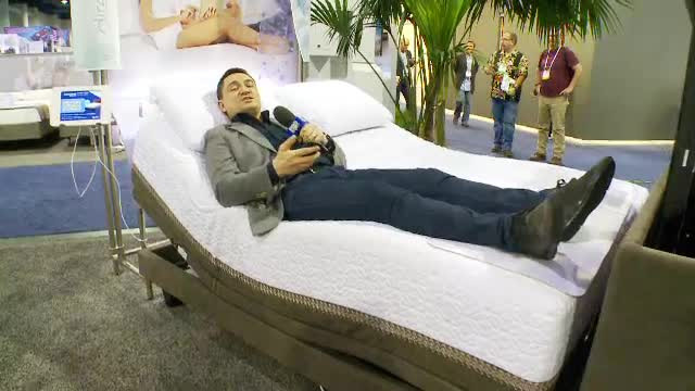 iLikeIT. Patul inteligent sau ochelarii spion: exemple de cadouri care ii vor impresiona pe prietenii vostri