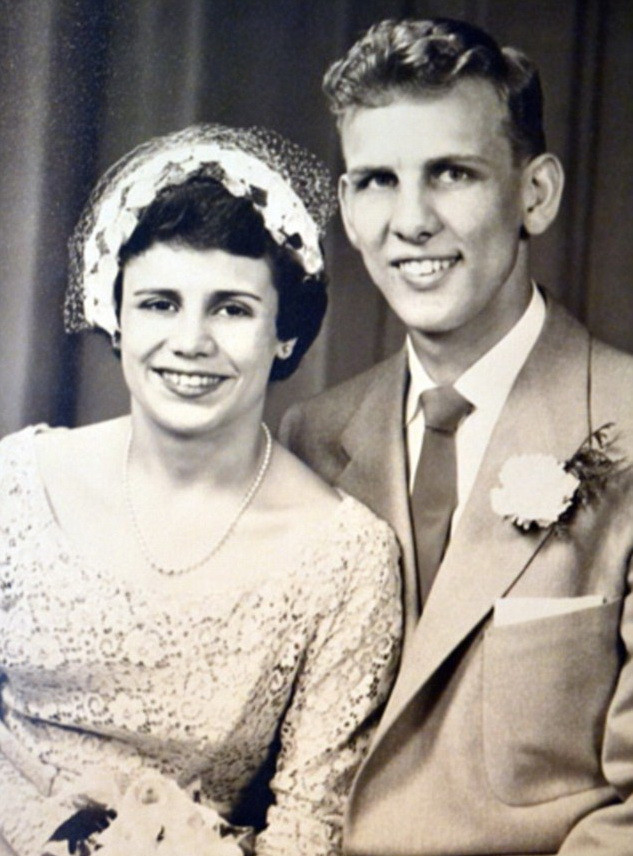 Doi americani, casatoriti de 60 de ani, s-au tinut de mana pe patul de spital si au murit la doar cateva zeci de ore distanta