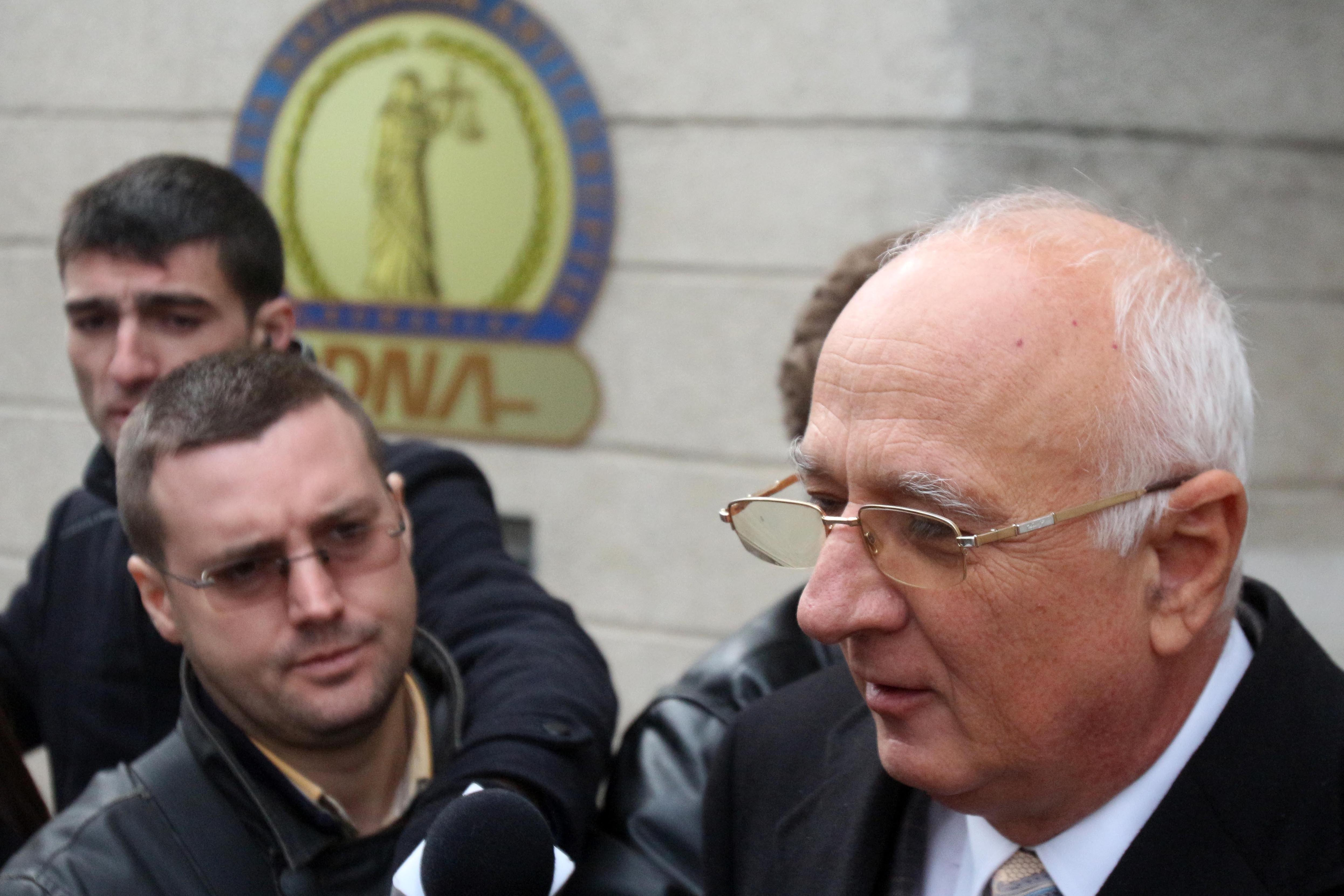 ASF: "Basescu si Ponta stiau de salariul lui Rusanu". DNA a inceput urmarirea penala in dosarul "Carpatica"