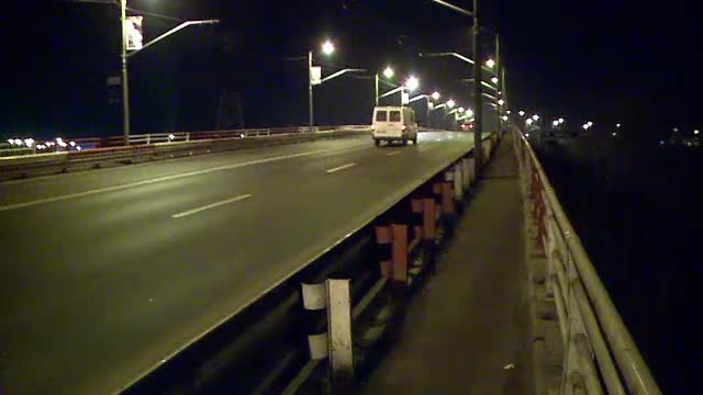 Tragicomedie in Brasov. Politistii si jandarmii au strigat timp de doua ore la un barbat surd sa nu se arunce de pe un pod