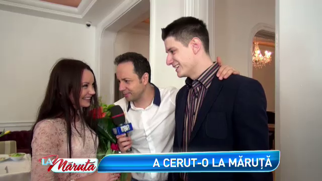 Cerere neasteptata in casatorie, La Maruta. Momentul in care tanarul s-a asezat in genunchi in fata iubitei sale