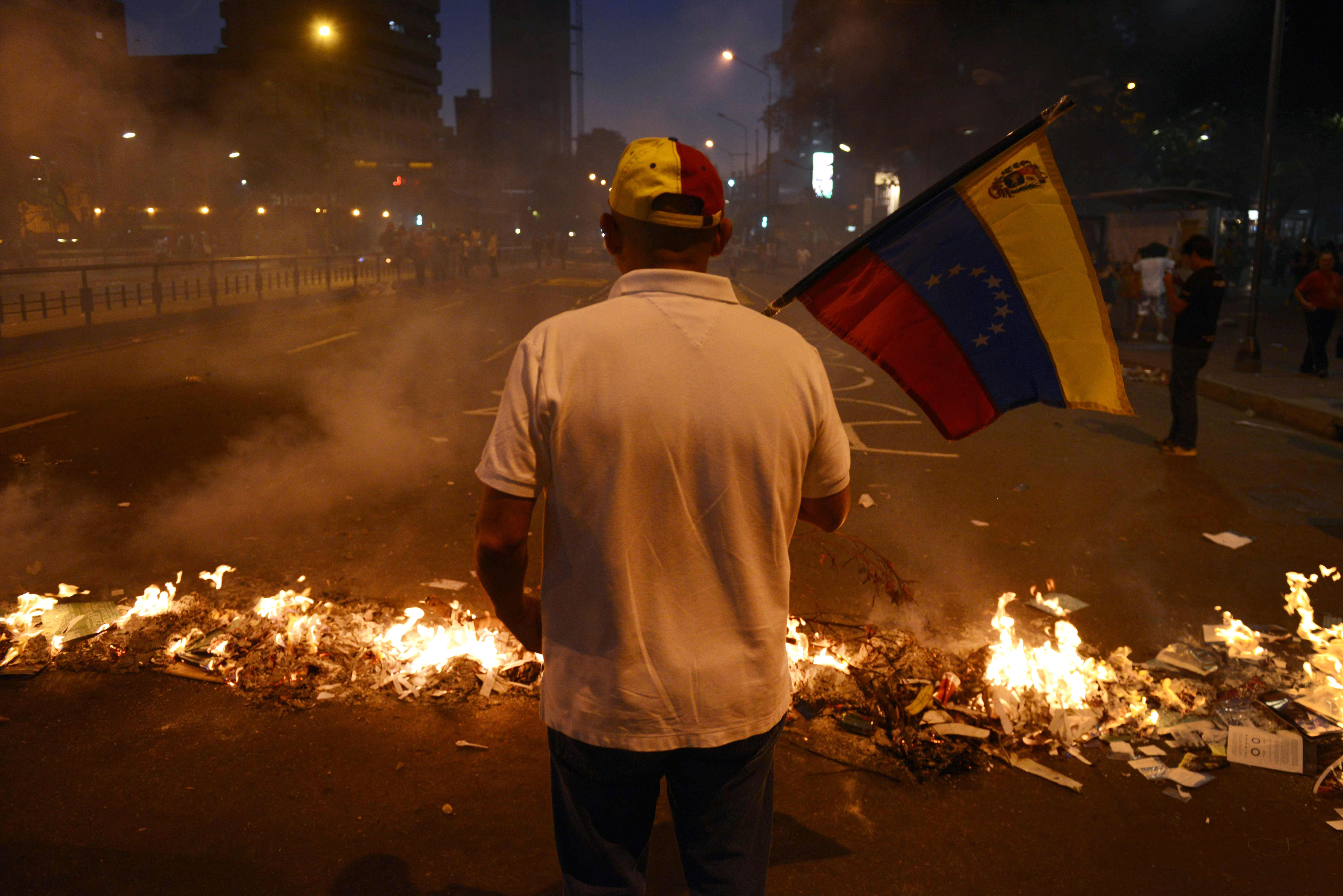 Bilantul celor 15 zile de prosteste violente din Venezuela: 8 morti si peste 130 de raniti