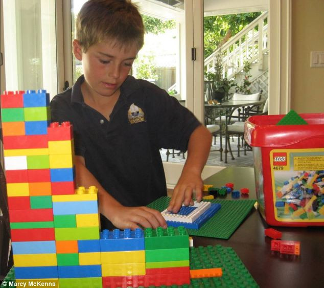 Se imbogateste de pe urma fiului de sapte ani. Ideea care a pornit de la un joc de Lego o poate face milionara in dolari