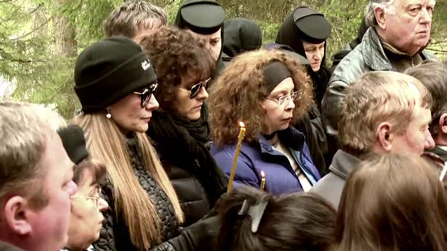 Romanita Iovan a mers in Apuseni, in sambata mortilor. A lasat la crucea lui Adrian Iovan o amintirea din partea fiului lor