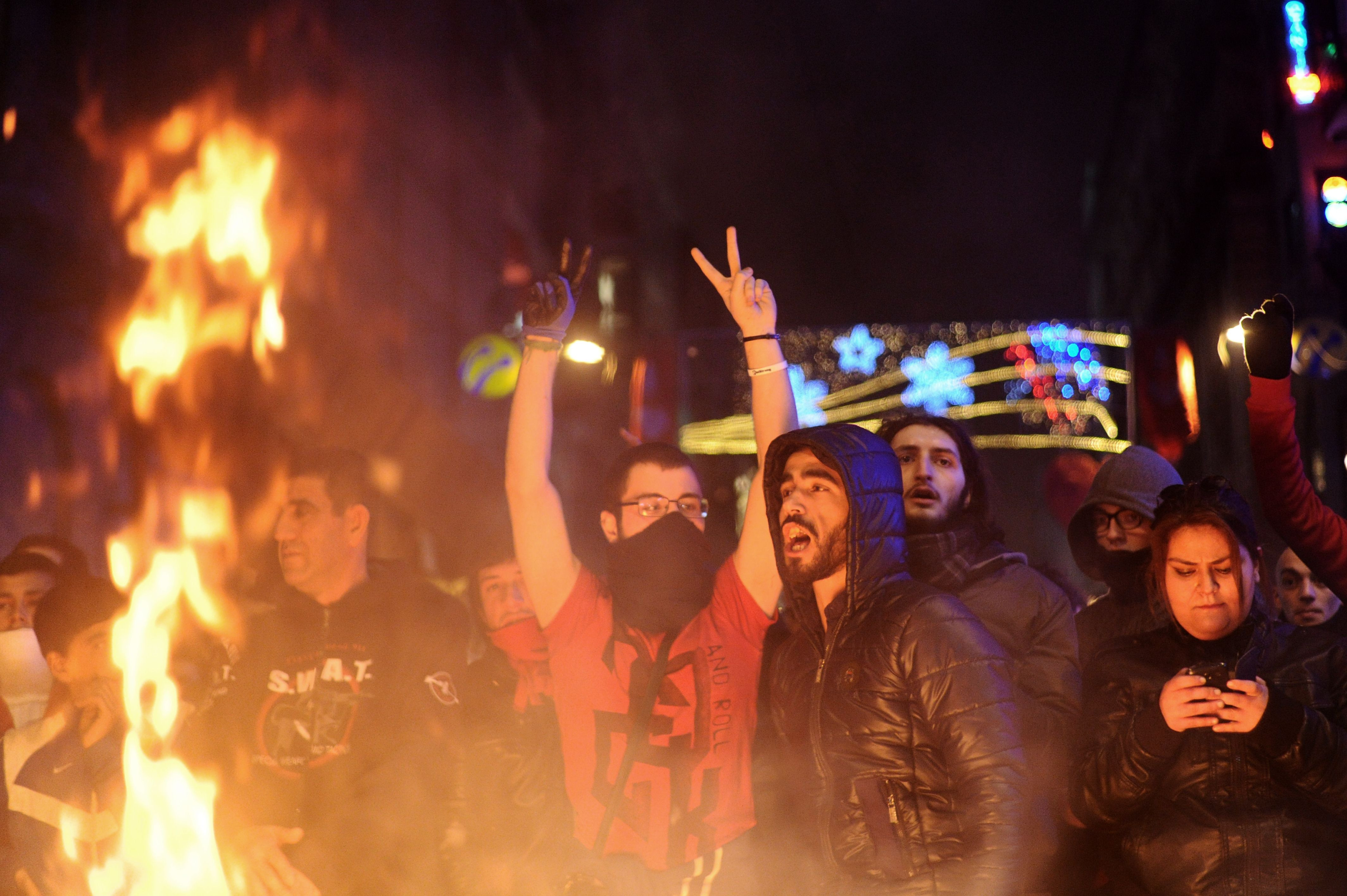 Noapte de violente la Istanbul. Mii de oameni au iesit in strada pentru a protesta fata de cenzura internetului