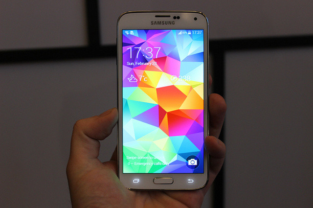 "Nava amiral" a sud-coreenilor de la Samsung va fi disponibila din aprilie. Galaxy S5 hands on VIDEO preview