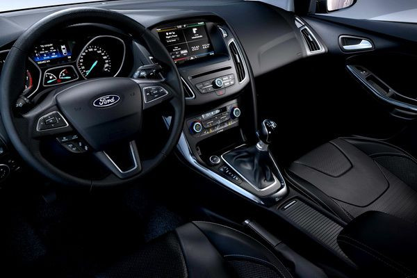 Noul Ford Focus, cu motor produs la Craiova, lansat. Poze oficiale cu berlina si cu break-ul. Primul model in 3 cilindri